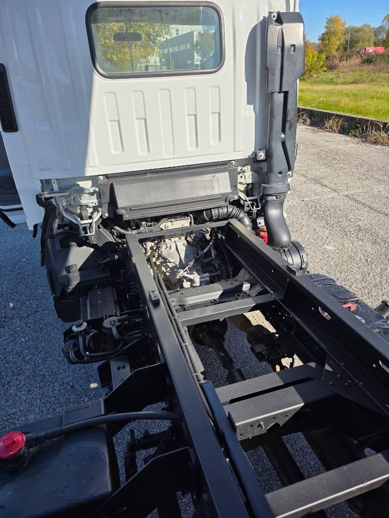 Isuzu M 21 Camion dei rifiuti